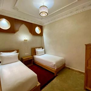 Habitación Estándar con 2 Camas Individuales